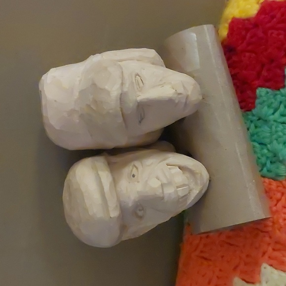 Set of 2 Hand-carved Wooden Heads - Picture 2 of 7